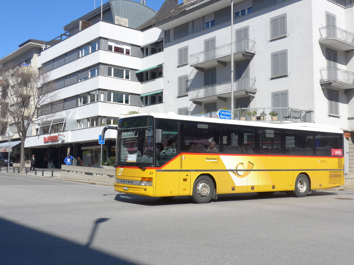 (202'410) - Jaggi, Kippel - Nr. 23/VS 484'881 - Setra am 16. Mrz 2019 beim Bahnhof Sion