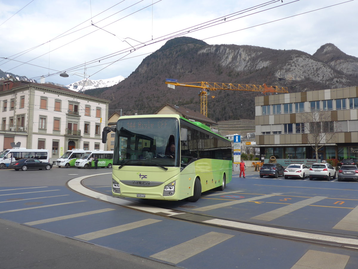 (202'448) - TPC Aigle - Nr. 13/VD 587'776 - Iveco am 17. Mrz 2019 beim Bahnhof Aigle