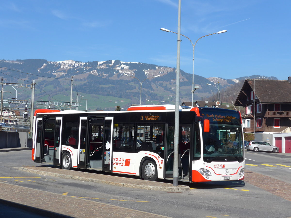 (202'823) - AAGS Schwyz - Nr. 22/SZ 70'422 - Mercedes am 22. Mrz 2019 beim Bahnhof Schwyz