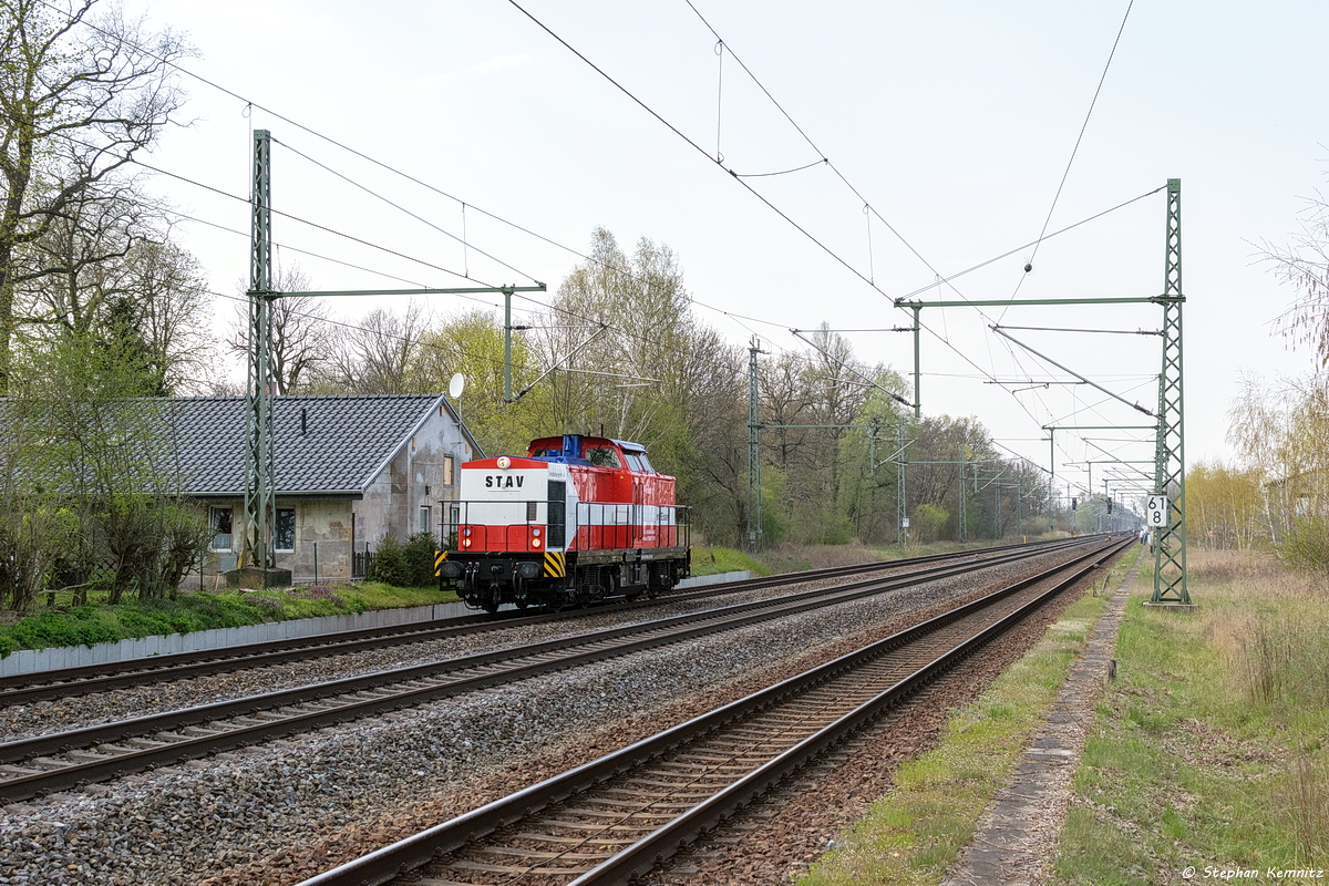 203 006-2 STAV GmbH kam solo durch Friesack und fuhr weiter in Richtung Nauen. 08.04.2019
