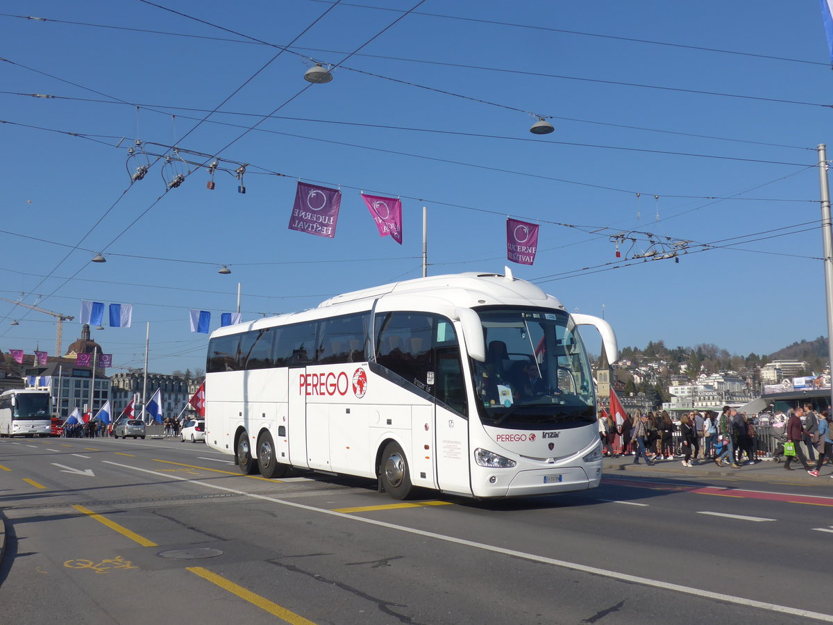 (203'368) - Aus Italien: Perego, Sesto San Giovanni - EV-397 BN - Scania/Irizar am 30. Mrz 2019 in Luzern, Bahnhofbrcke