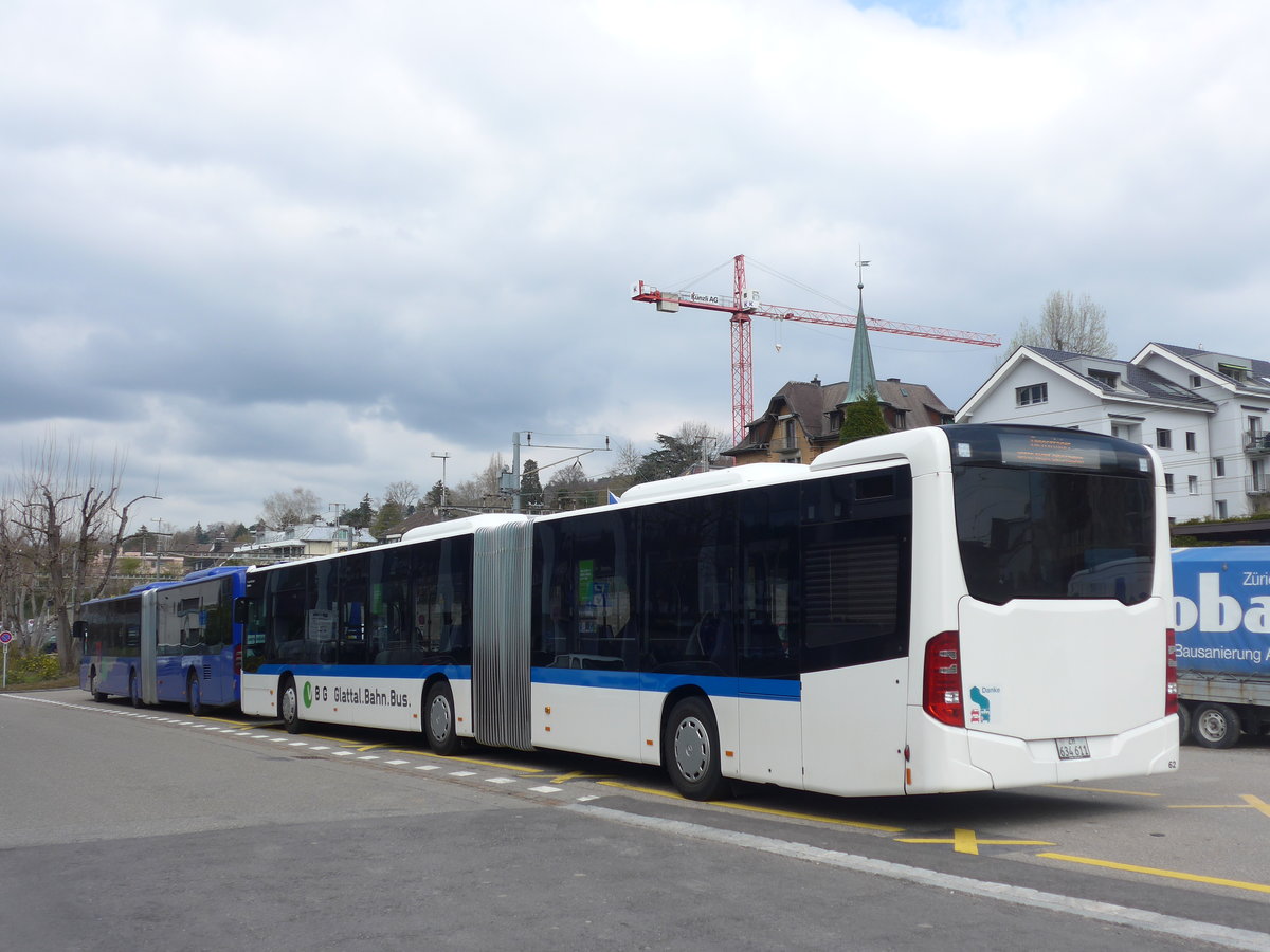 (203'512) - Welti-Furrer, Bassersdorf - Nr. 62/ZH 634'611 - Mercedes am 7. April 2019 beim Bahnhof Ksnacht