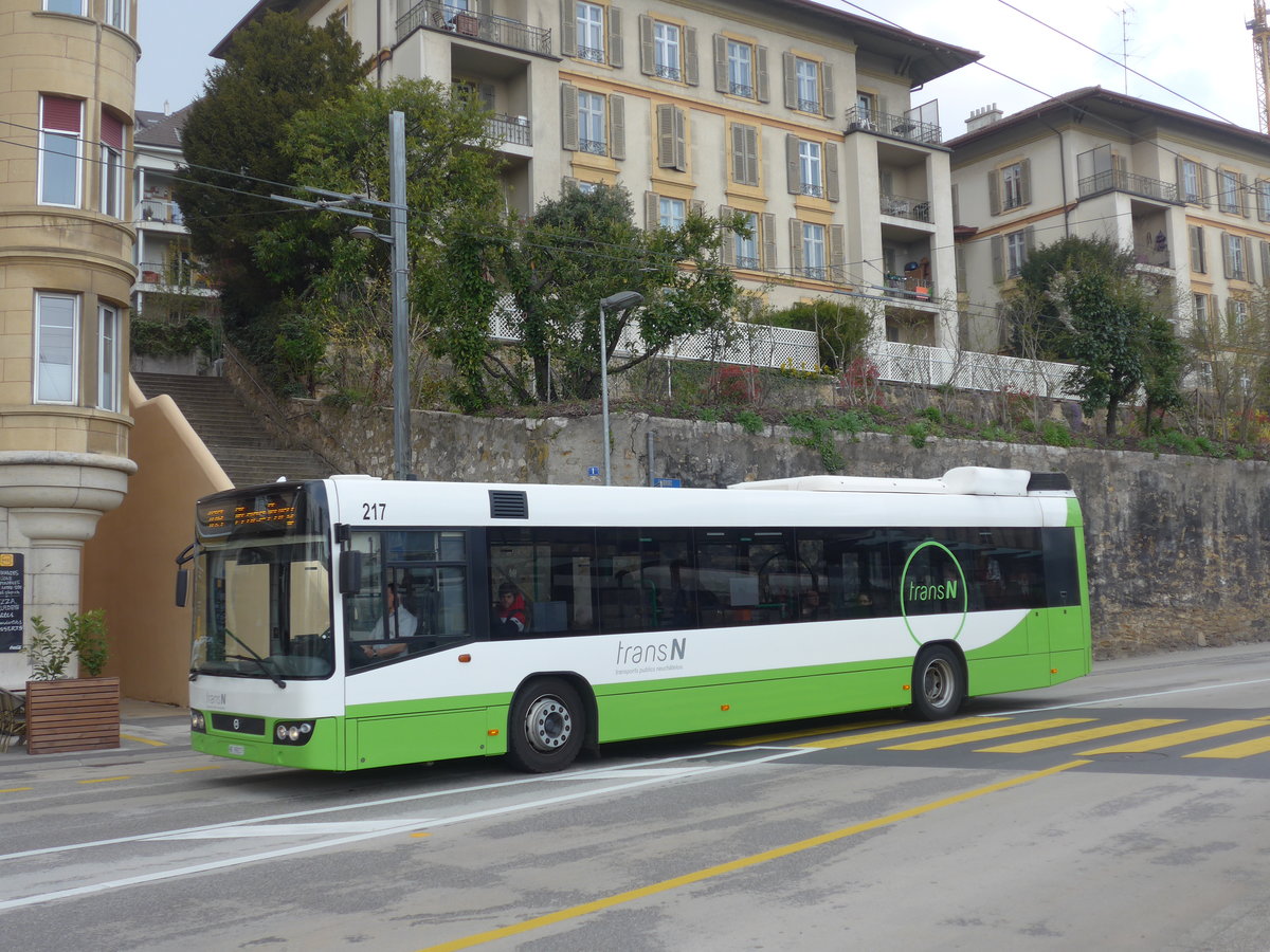 (203'620) - transN, La Chaux-de-Fonds - Nr. 217/NE 99'217 - Volvo (ex TN Neuchtel Nr. 217) am 13. April 2019 beim Bahnhof Neuchtel