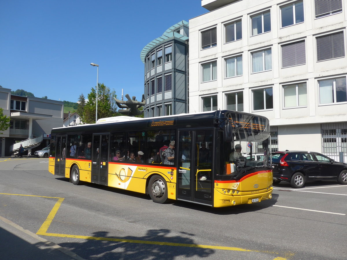 (205'593) - Thepra, Stans - Nr. 19/NW 5019 - Solaris am 30. Mai 2019 beim Bahnhof Stans