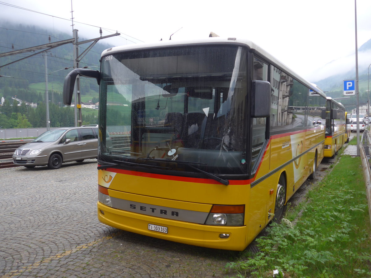 (206'237) - Marchetti, Airolo - TI 303'333 - Setra (ex Nr. 5) am 9. Juni 2019 beim Bahnhof Airolo