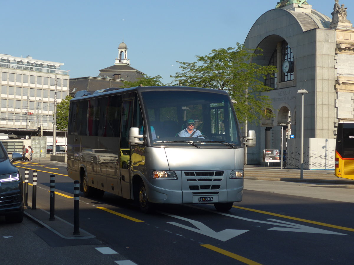 (206'857) - Aus Liechtenstein: Tino, Triesen - FL 35'006 - Iveco am 30. Juni 2019 beim Bahnhof Luzern