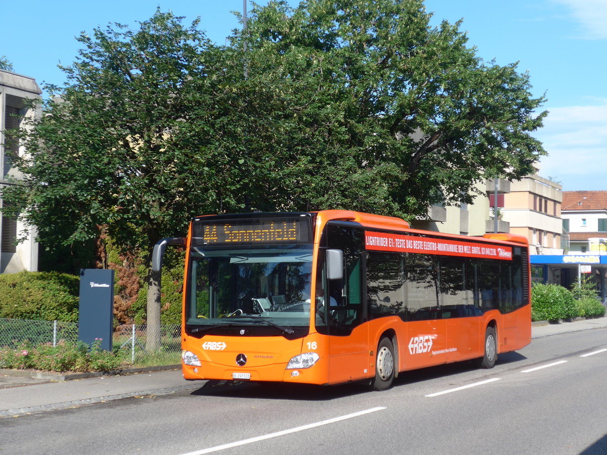 (207'435) - RBS Worblaufen - Nr. 16/BE 297'016 - Mercedes am 7. Juli 2019 beim Bahnhof Gmligen