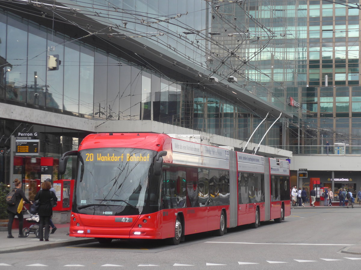 (209'315) - Bernmobil, Bern - Nr. 42 - Hess/Hess Doppelgelenktrolleybus am 5. September 2019 beim Bahnhof Bern