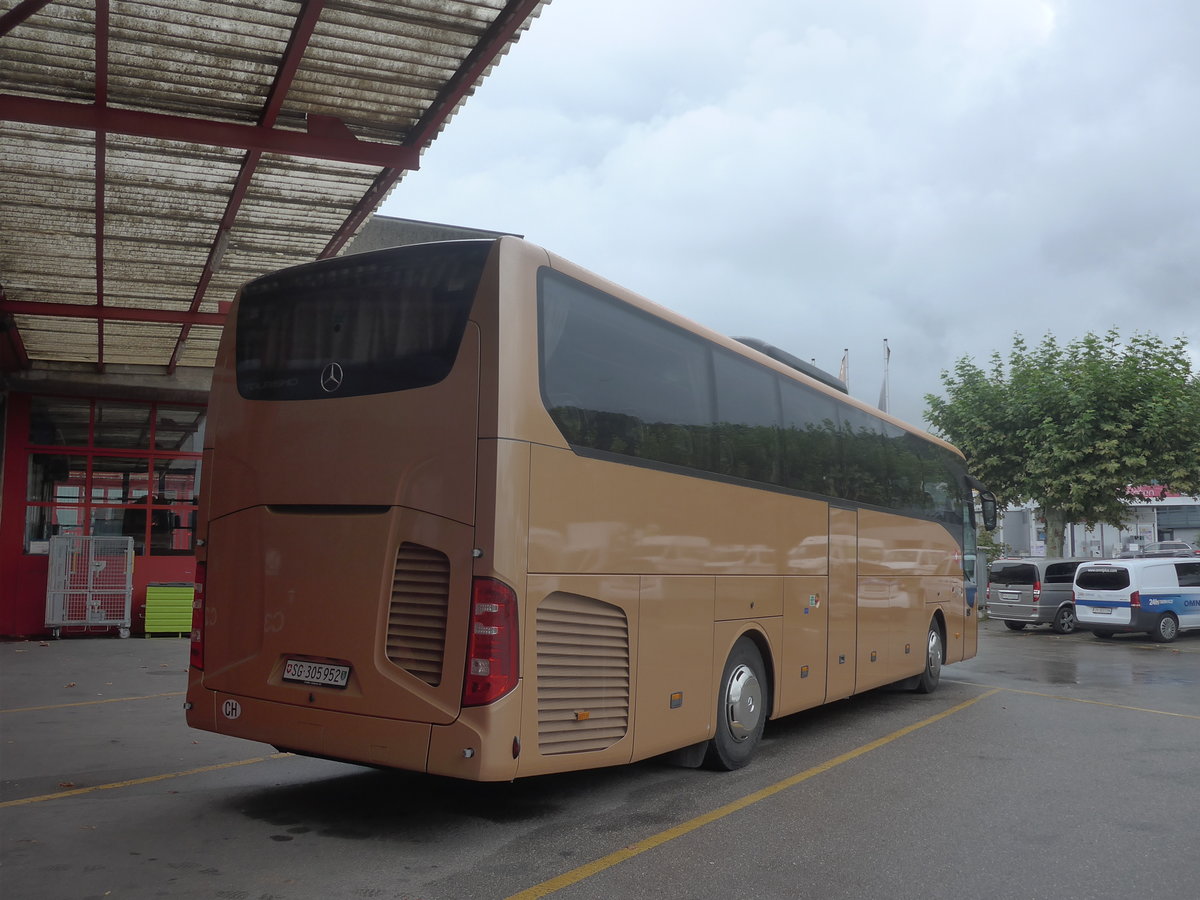 (209'437) - Vega Tour, Luzern - SG 305'952 - Mercedes am 8. September 2019 in Kloten, EvoBus