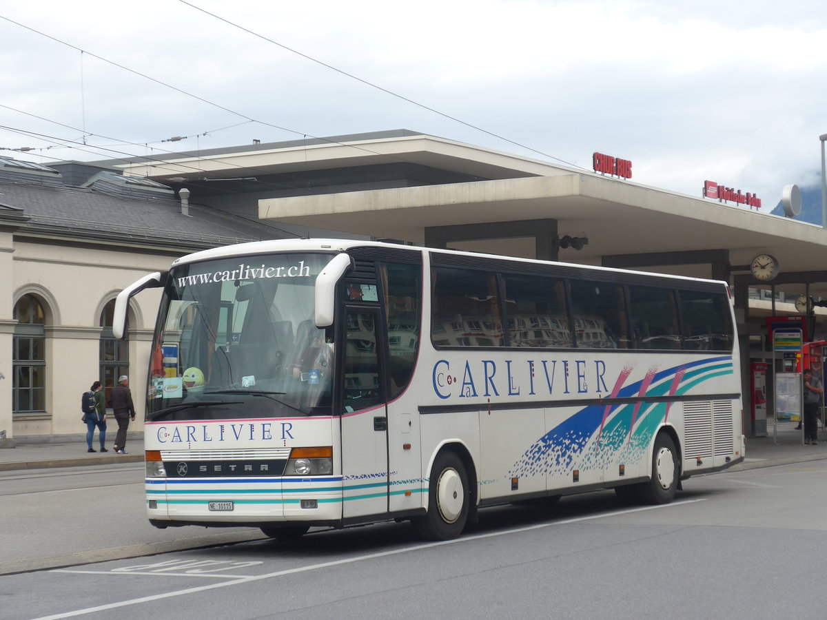 (210'029) - Carlivier, Savagnier - NE 10'115 - Setra am 6. Oktober 2019 beim Bahnhof Chur