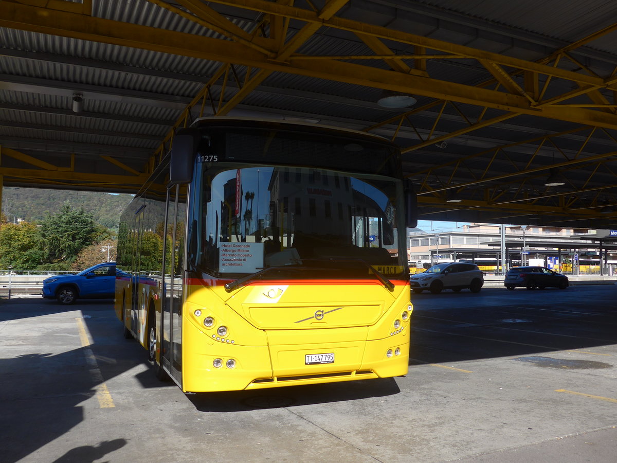 (210'533) - Autopostale, Muggio - TI 147'795 - Volvo am 26. Oktober 2019 beim Bahnhof Mendrisio