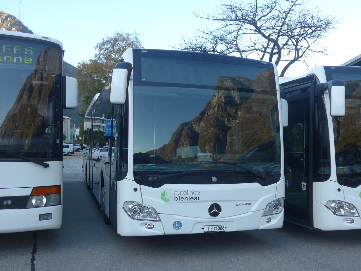 (210'618) - ABl Biasca - Nr. 6/TI 231'006 - Mercedes am 26. Oktober 2019 in Biasca, Garage