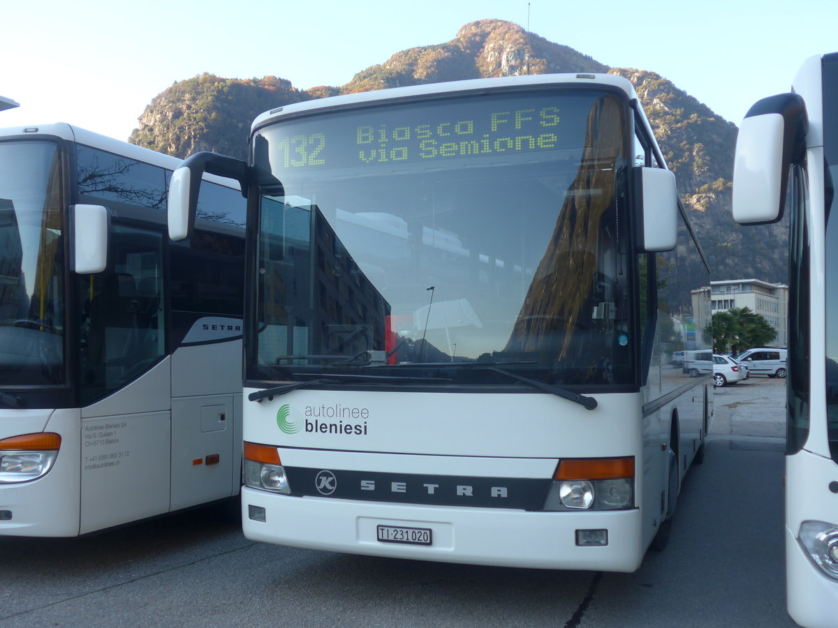 (210'621) - ABl Biasca - Nr. 20/TI 231'020 - Setra (ex AAGU Altdorf Nr. 33) am 26. Oktober 2019 in Biasca, Garage