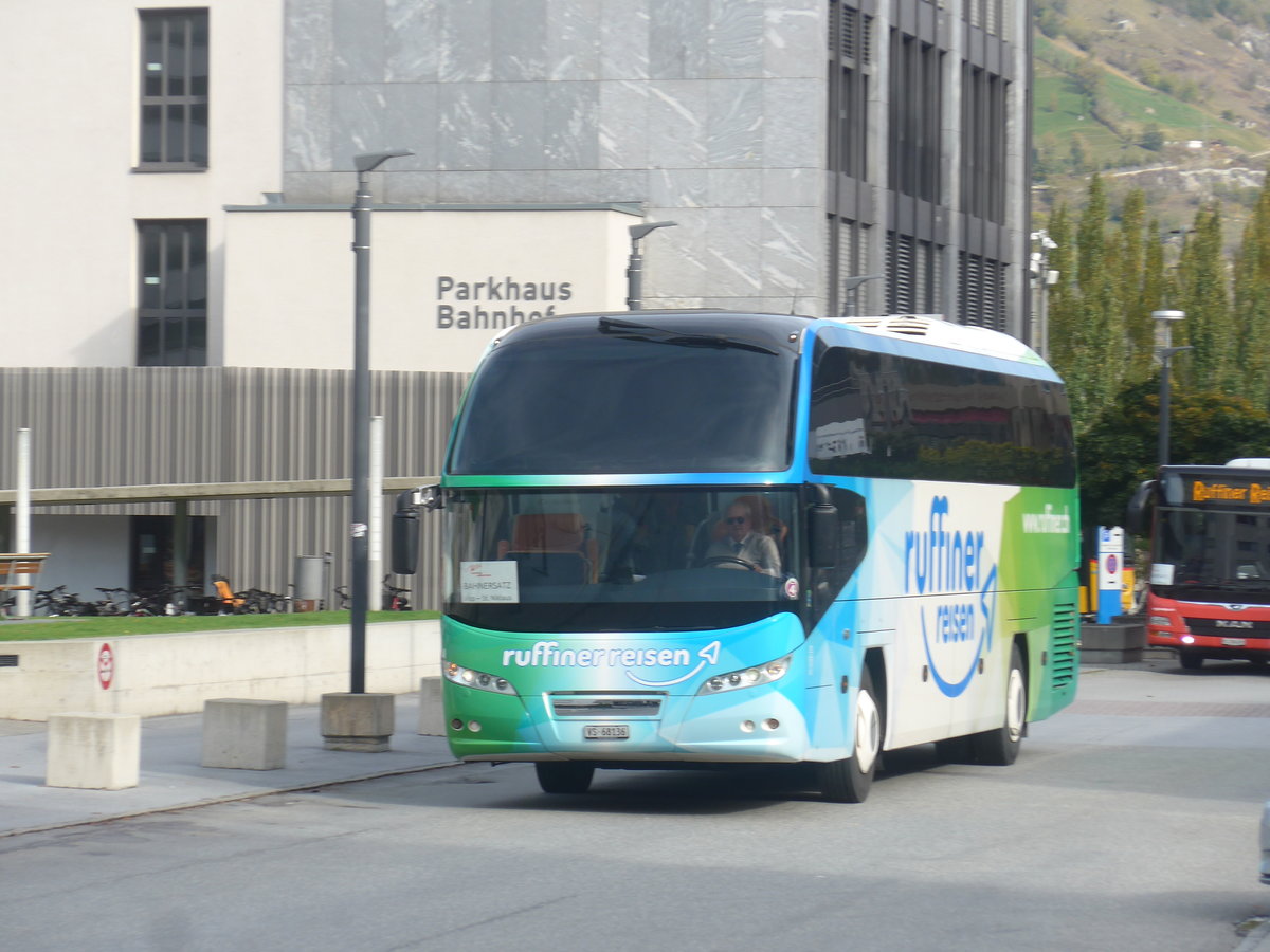 (210'667) - Ruffiner, Turtmann - VS 68'136 - Neoplan (ex Nr. 14) am 27. Oktober 2019 beim Bahnhof Visp