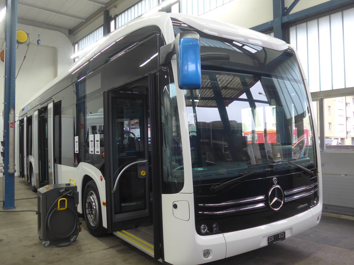 (210'771) - EvoBus, Kloten - Mercedes am 8. November 2019 in Kloten, EvoBus