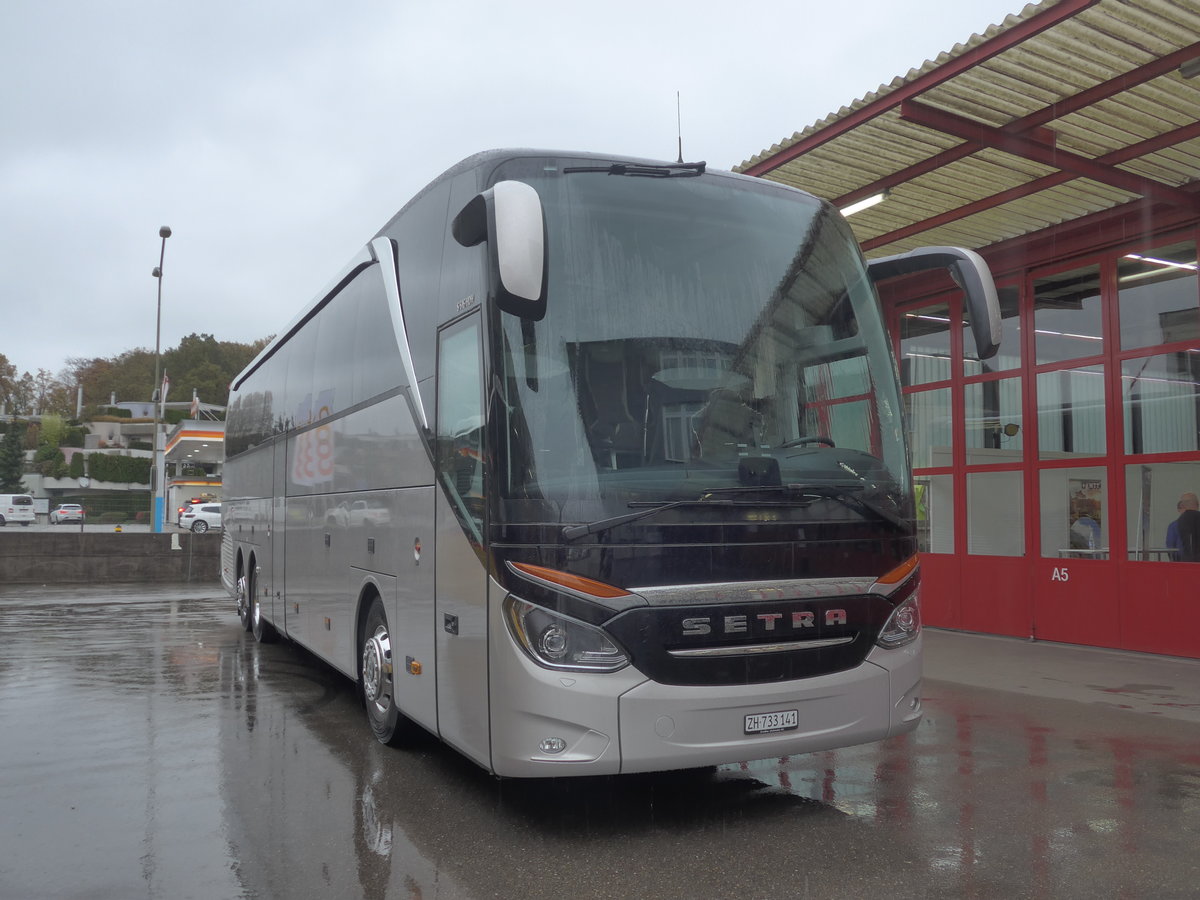 (210'785) - EvoBus, Kloten - ZH 733'141 - Setra am 8. November 2019 in Kloten, EvoBus