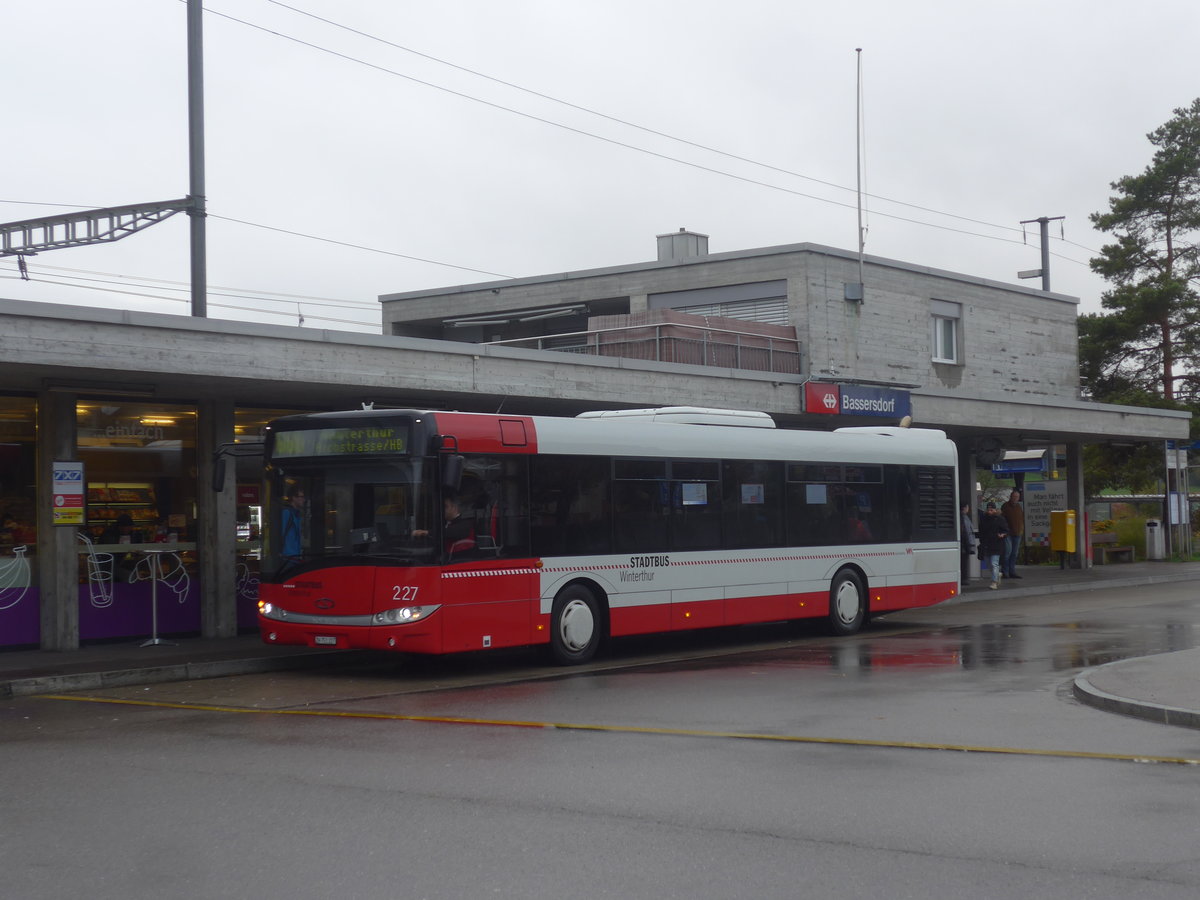 (210'840) - SW Winterthur - Nr. 227/ZH 751'227 - Solaris am 8. November 2019 beim Bahnhof Bassersdorf