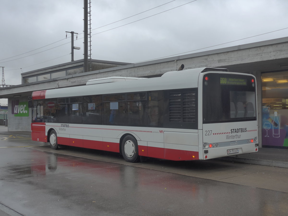 (210'841) - SW Winterthur - Nr. 227/ZH 751'227 - Solaris am 8. November 2019 beim Bahnhof Bassersdorf