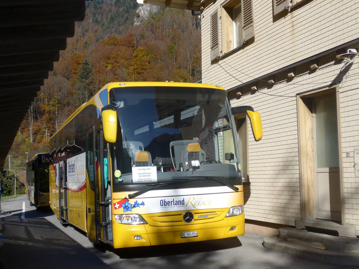 (210'997) - Oberland Reisen, Thun - Nr. 27/BE 345'856 - Mercedes (ex AVG Grindelwald Nr. 27) am 11. November 2019 beim Bahnhof Zweiltschinen