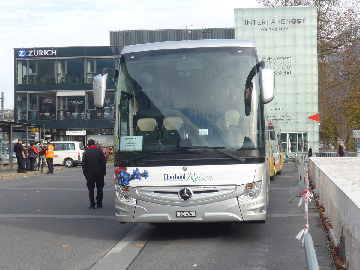 (211'033) - Oberland Reisen, Thun - Nr. 41/BE 434 - Mercedes am 11. November 2019 beim Bahnhof Interlaken Ost