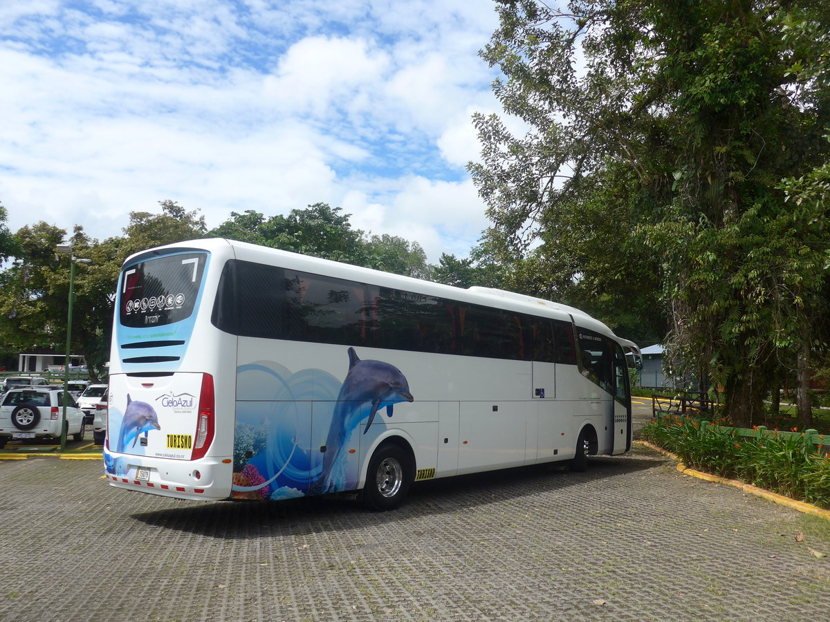 (211'227) - CieloAzul, San Jos - Nr. 67/15'079 - Scania/Irizar am 14. November 2019 in La Fortuna, Mistico