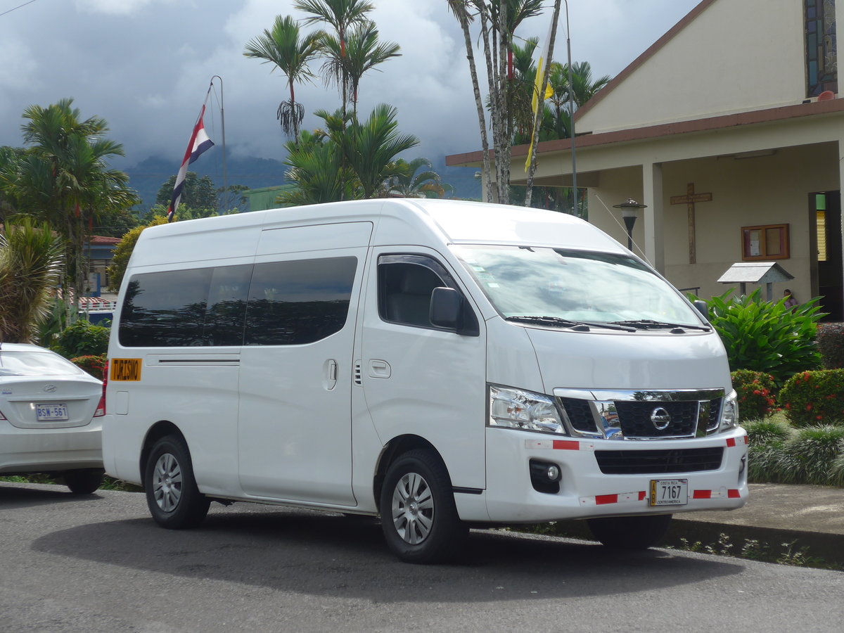 (211'825) - ??? - 7167 - Nissan am 20. November 2019 in La Fortuna, Kirche