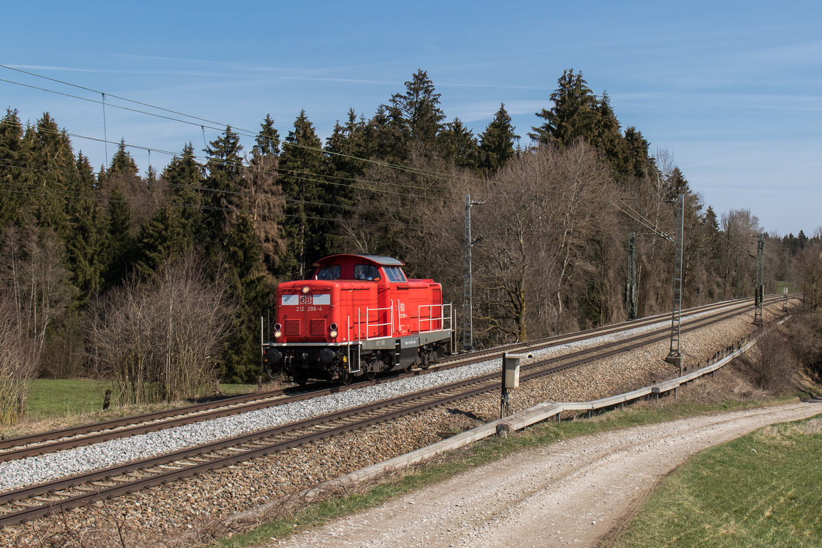 212 298-4 auf dem Rckweg von Freilassing. Aufgenommen am 28. Mrz 2016 bei Sossau.