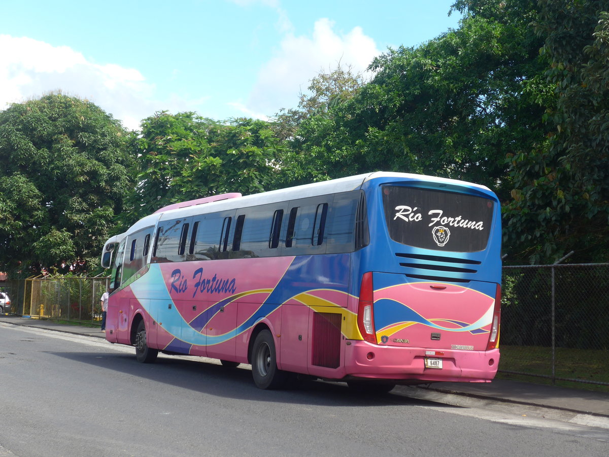 (212'321) - Rio Fortuna - 6487 - Scania/Irizar am 24. November 2019 in La Fortuna