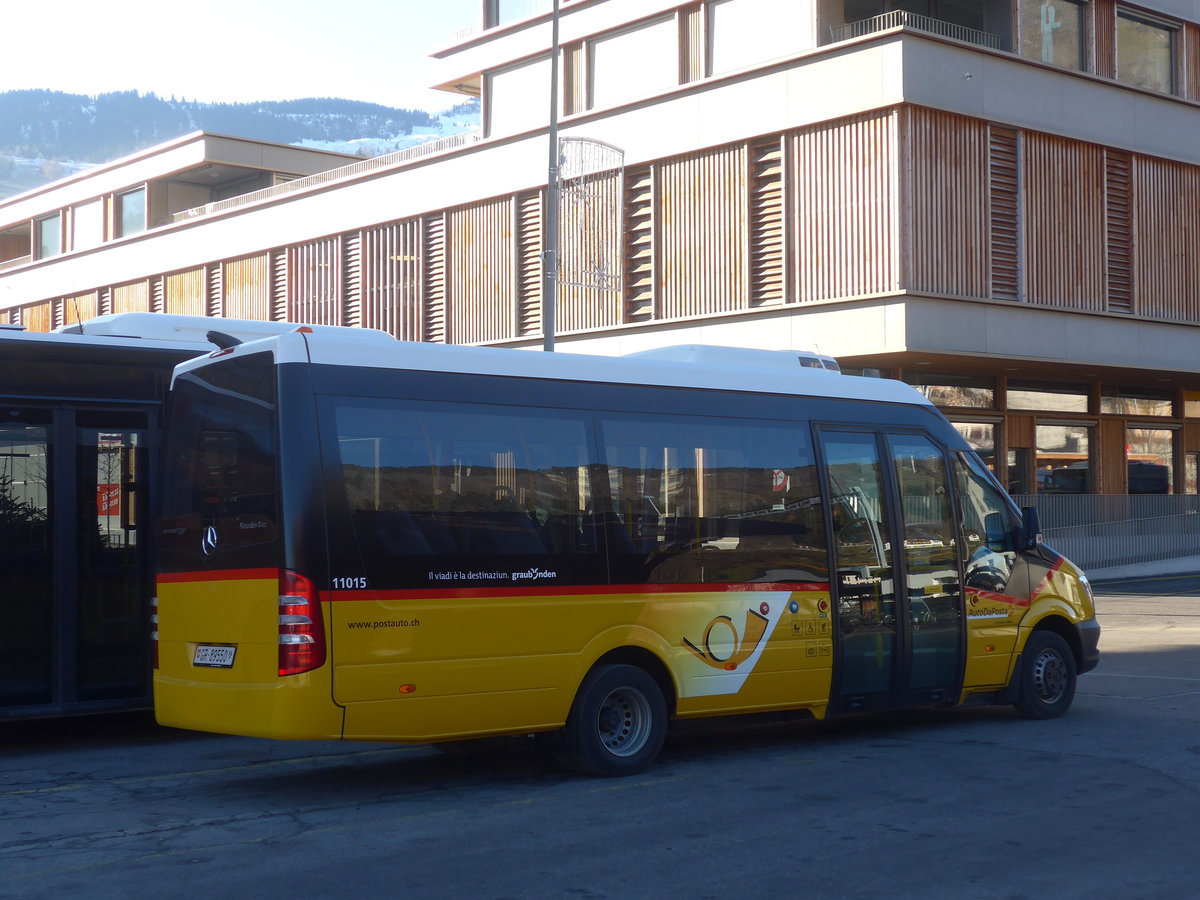 (212'598) - PostAuto Graubnden - Nr. 12/GR 89'550 - Mercedes am 7. Dezember 2019 beim Bahnhof Ilanz