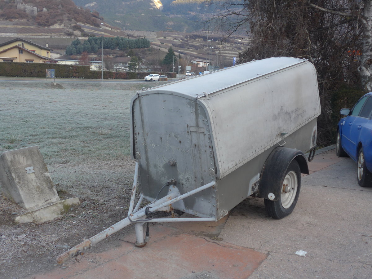 (212'692) - ??? - Cosmos Gepckanhnger am 8. Dezember 2019 in Sierre, Garage TSAR