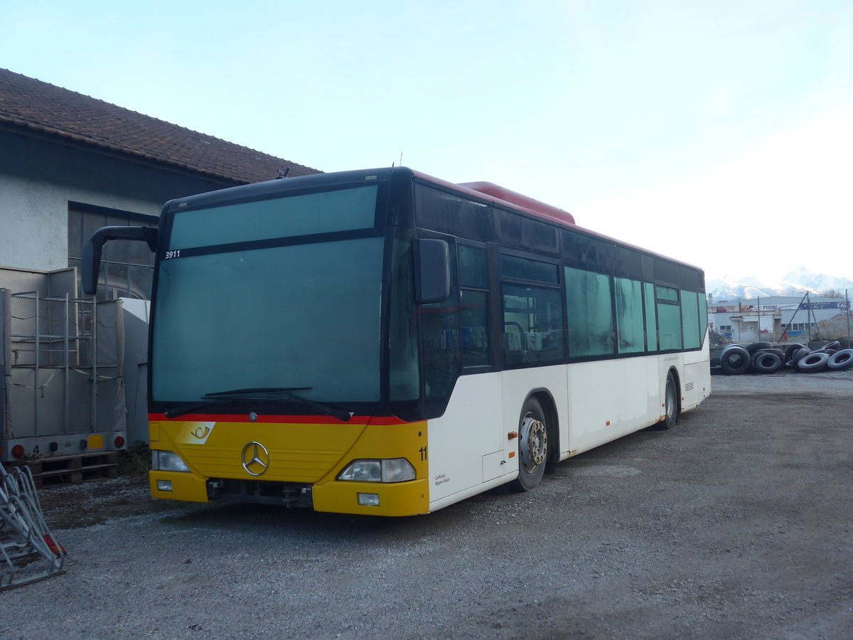 (212'712) - Lathion, Sion - Nr. 11 - Mercedes (ex PostAuto Wallis Nr. 67; ex Lathion, Sion Nr. 67) am 8. Dezember 2019 in Sion, Garage