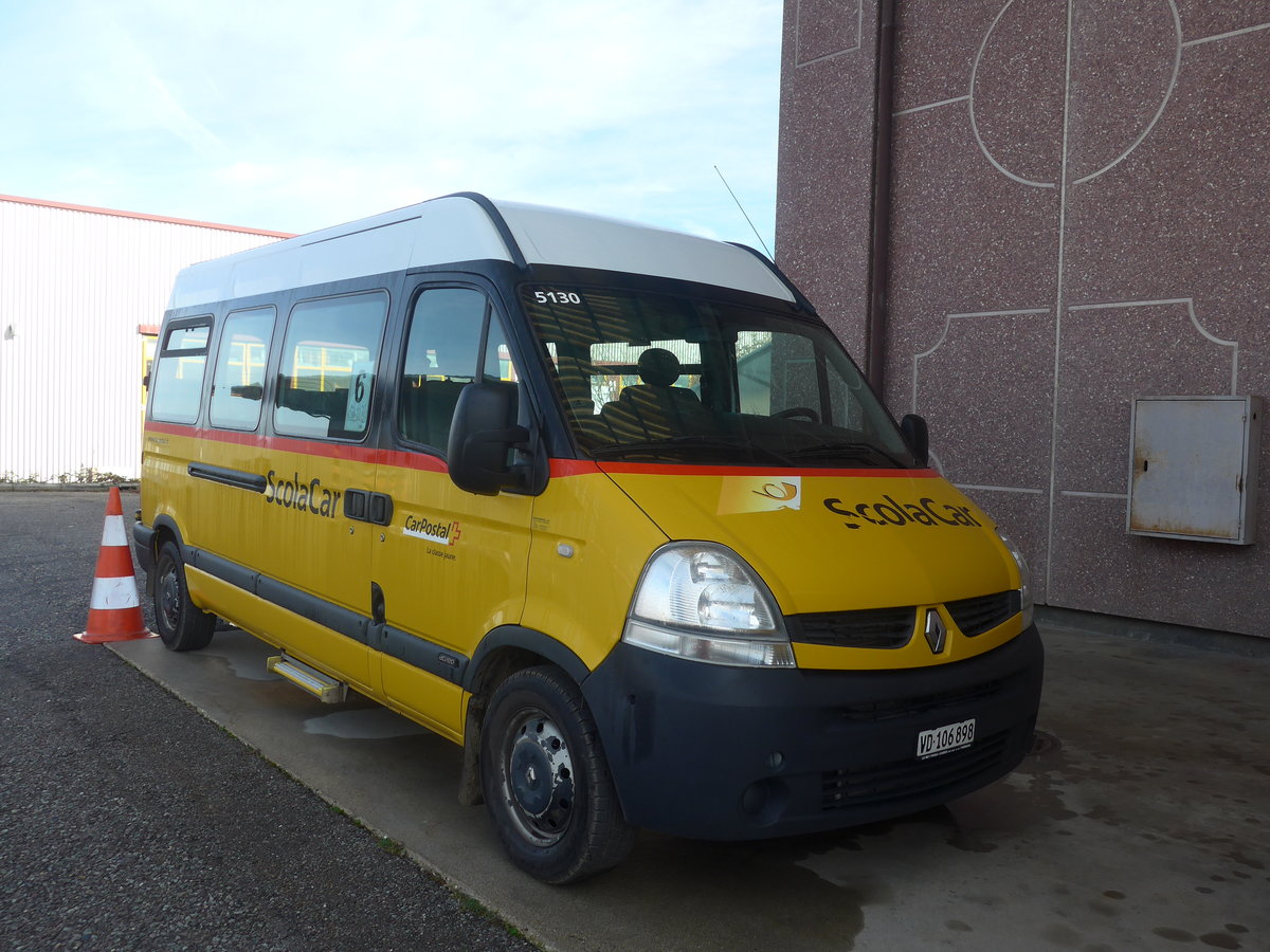 (212'747) - CarPostal Ouest - VD 106'898 - Renault am 8. Dezember 2019 in Echallens, Garage