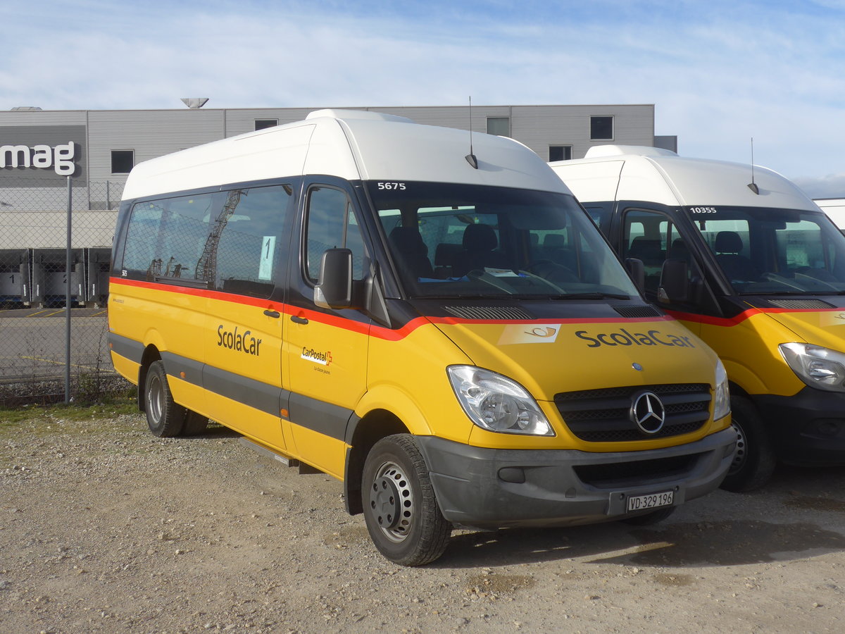 (212'750) - CarPostal Ouest - VD 329'196 - Mercedes am 8. Dezember 2019 in Daillens, Planzer