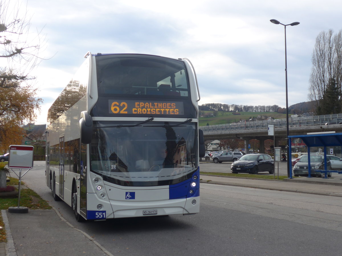 (212'796) - TL Lausanne - Nr. 551/VD 260'970 - Alexander Dennis am 8. Dezember 2019 beim Bahnhof Moudon