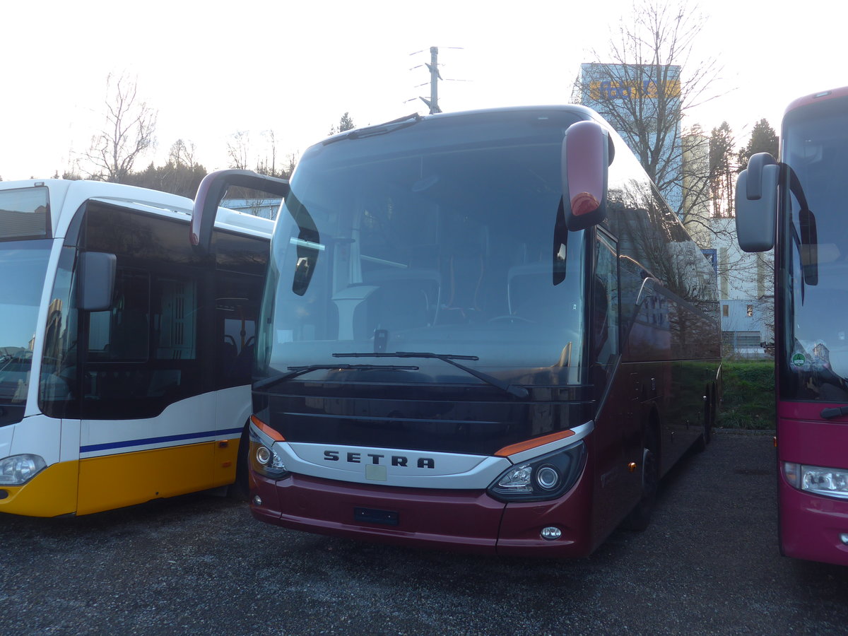 (212'976) - Marti, Kallnach - Nr. 19 - Setra am 14. Dezember 2019 in Kloten, EvoBus