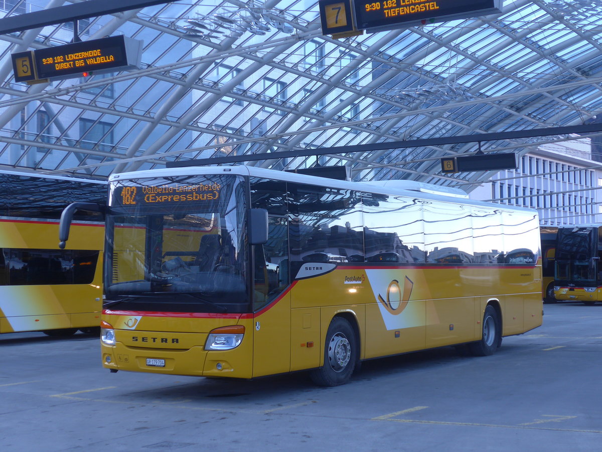 (213'220) - PostAuto Graubnden - GR 179'704 - Setra am 1. Januar 2020 in Chur, Postautostation