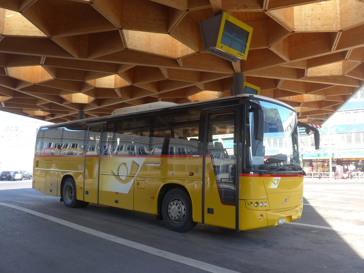 (213'331) - Evquoz, Erde - VS 60'650 - Volvo am 4. Januar 2020 beim Bahnhof Sion