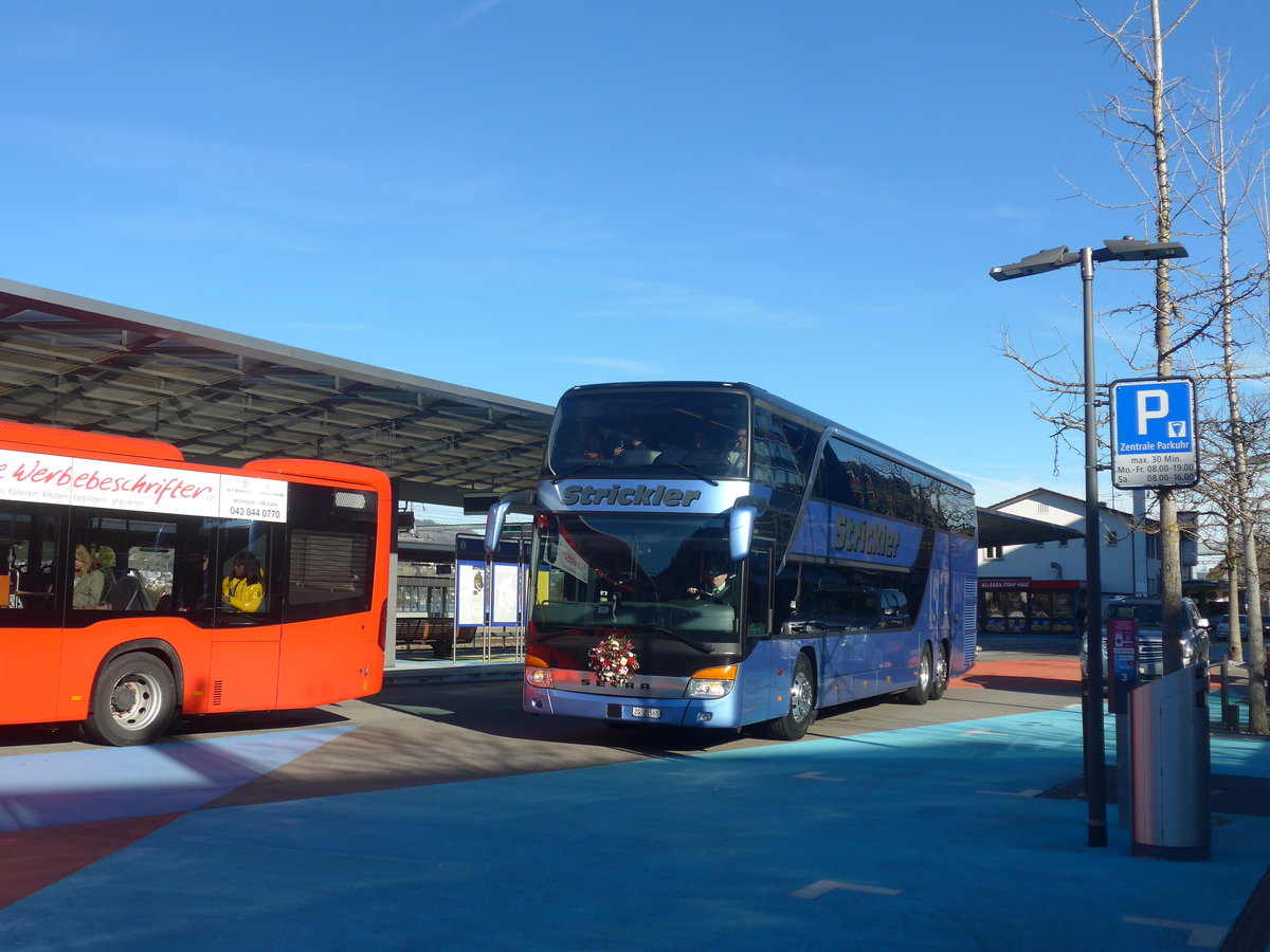 (214'681) - Strickler, Neuheim - ZG 21'565 - Setra am 20. Februar 2020 beim Bahnhof Horgen