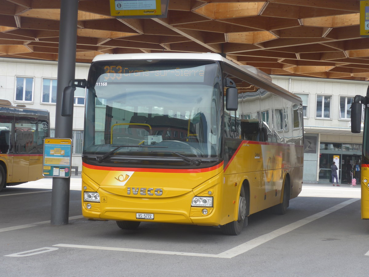 (215'301) - Mabillard, Lens - VS 5772 - Iveco am 20. Mrz 2020 beim Bahnhof Sion