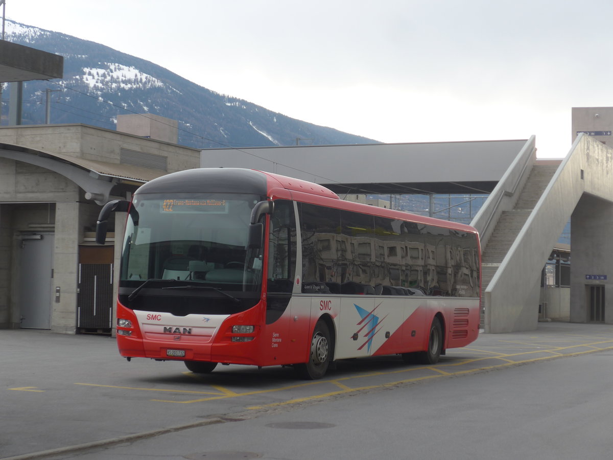 (215'340) - SMC Montana - Nr. 32/VS 201'732 - MAN am 20. Mrz 2020 beim Bahnhof Sierre