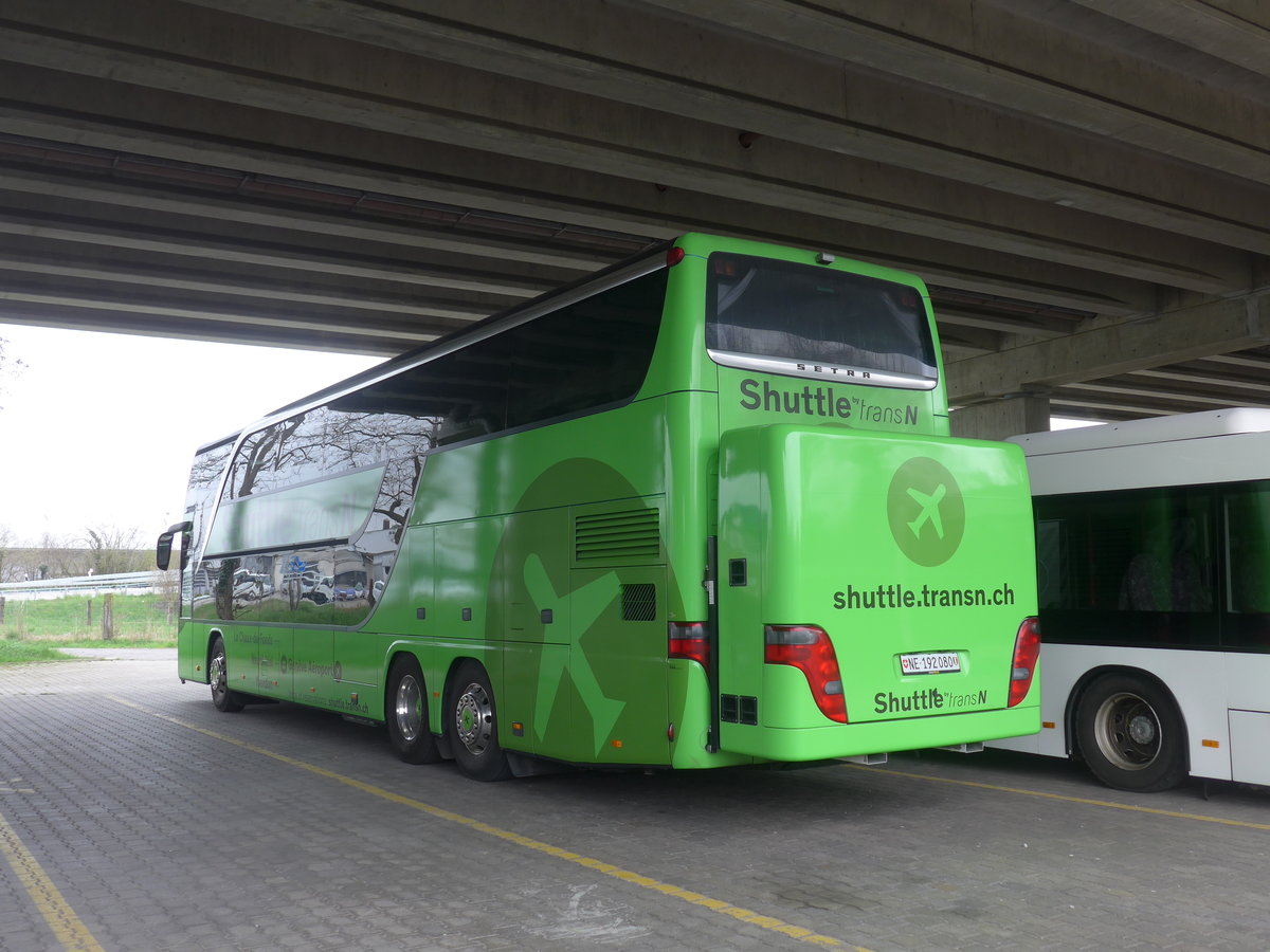 (215'407) - transN, La Chaux-de-Fonds - Nr. 80/NE 192'080 - Setra am 22. Mrz 2020 in Kerzers, Murtenstrasse