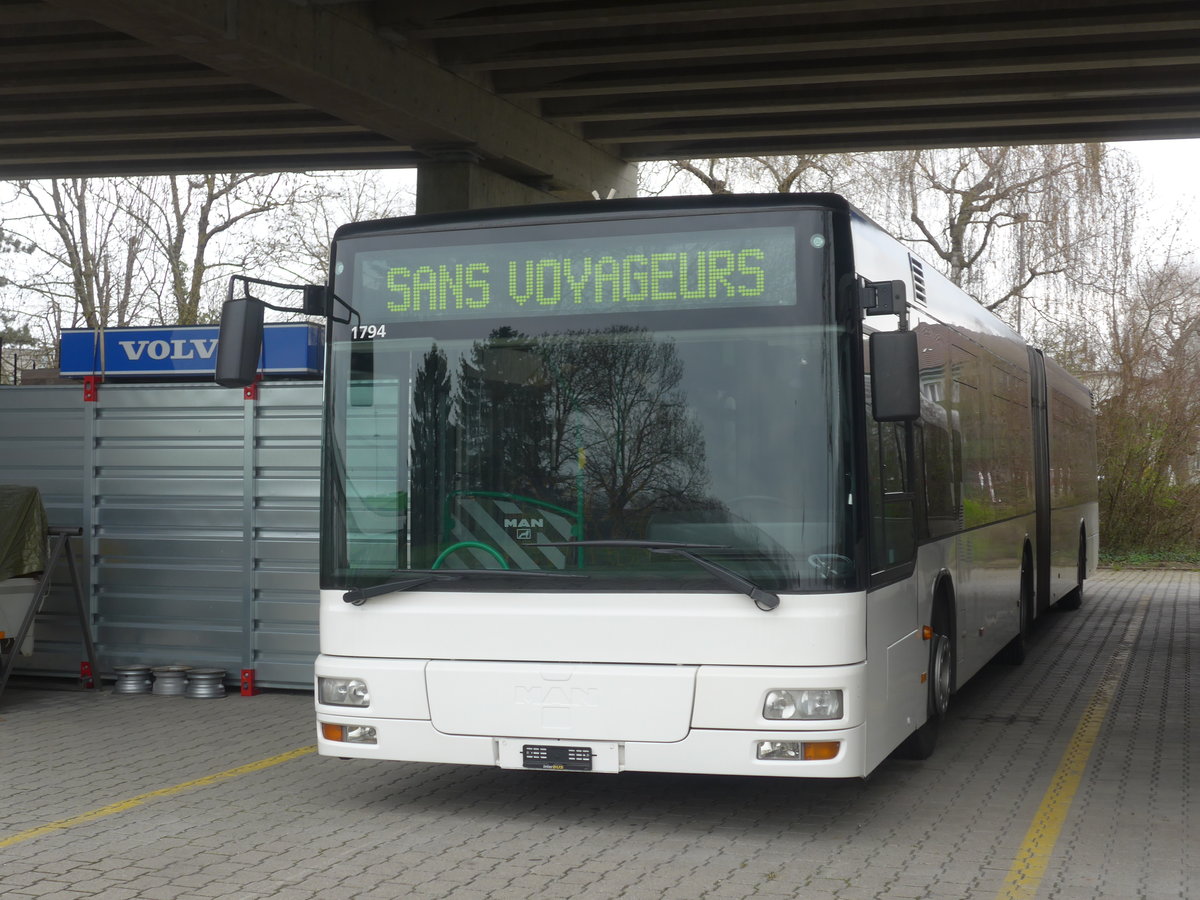 (215'411) - VMCV Clarens - Nr. 904 - MAN (ex transN, La Chaux-de-Fonds Nr. 241; ex TN Neuchtel Nr. 241) am 22. Mrz 2020 in Kerzers, Murtenstrasse