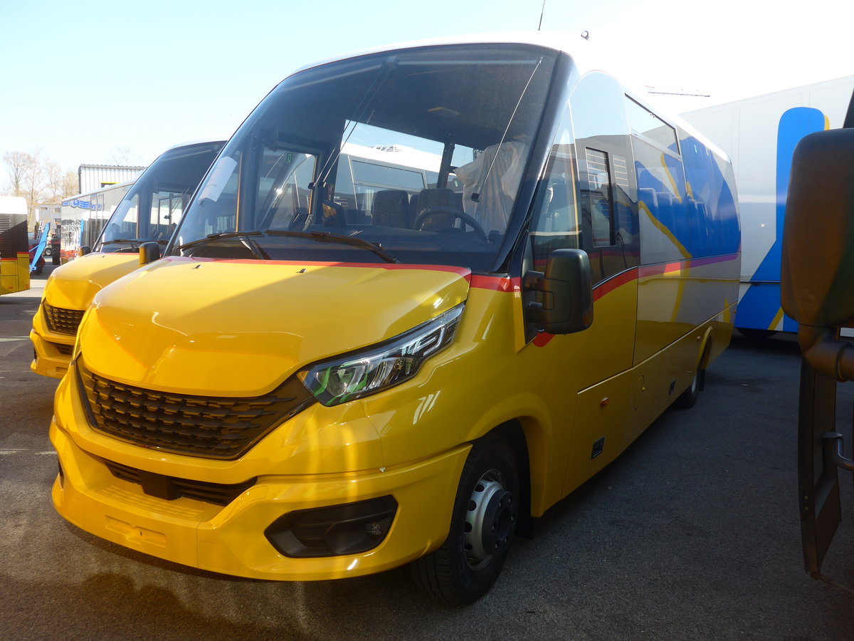 (215'871) - CarPostal Ouest - PID 11'378 - Iveco/Rosero am 4. April 2020 in Kerzers, Interbus