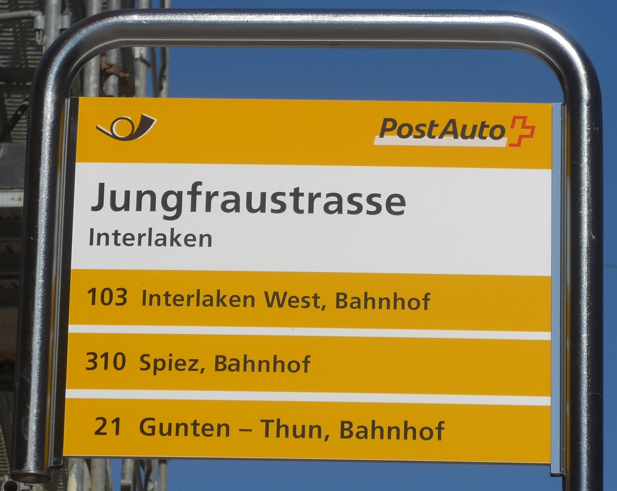 (216'086) - PostAuto-Haltestellenschild - Interlaken, Jungfraustrasse - am 15. April 2020