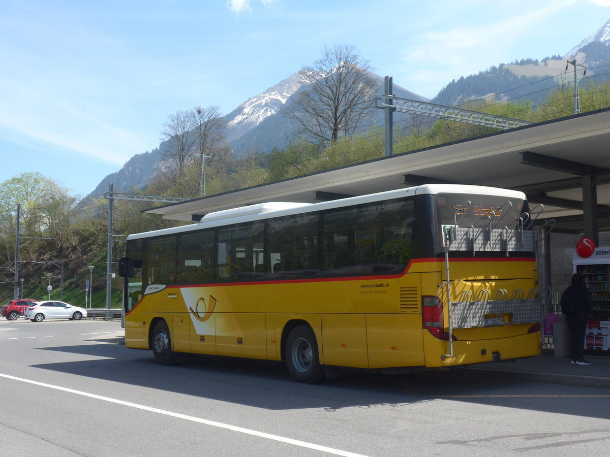 (216'168) - Spring, Schwenden - BE 26'672 - Setra am 17. April 2020 beim Bahnhof Oey-Diemtigen