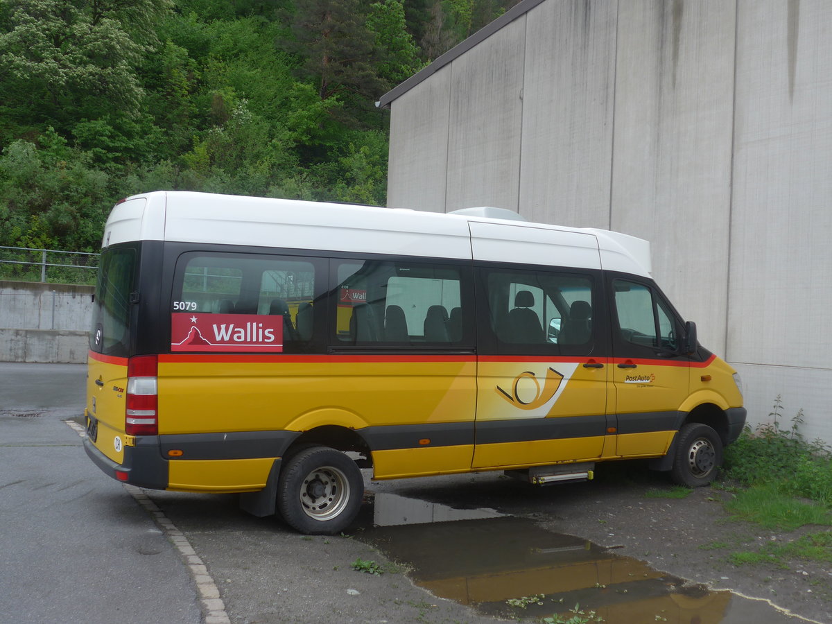 (216'647) - PostAuto Wallis - (VS 241'981) - Mercedes am 2. Mai 2020 bei Brig