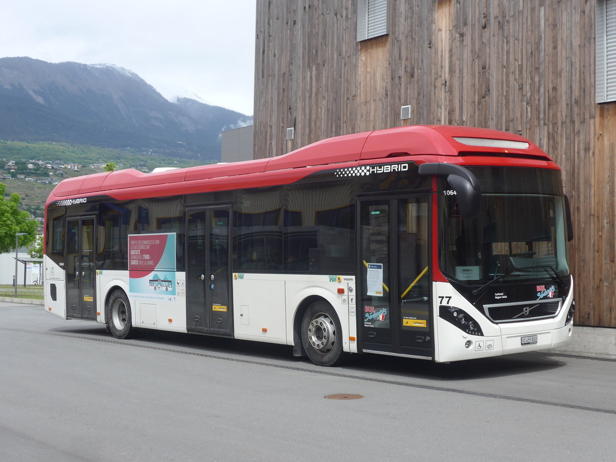 (216'681) - PostAuto Wallis - Nr. 77/VS 459'800 - Volvo am 2. Mai 2020 in Sion, Garage