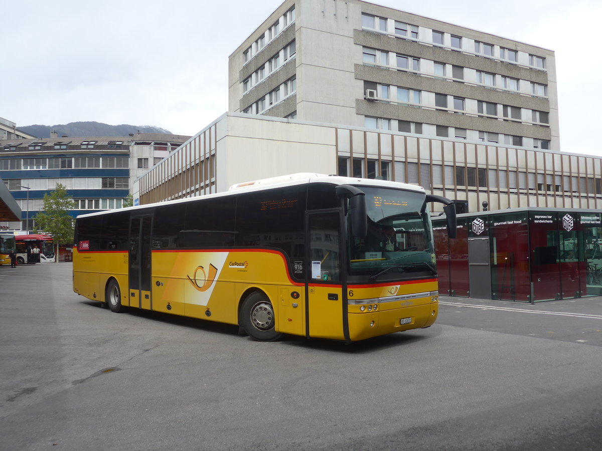 (216'697) - Lathion, Sion - Nr. 6/VS 12'672 - Van Hool am 2. Mai 2020 beim Bahnhof Sion