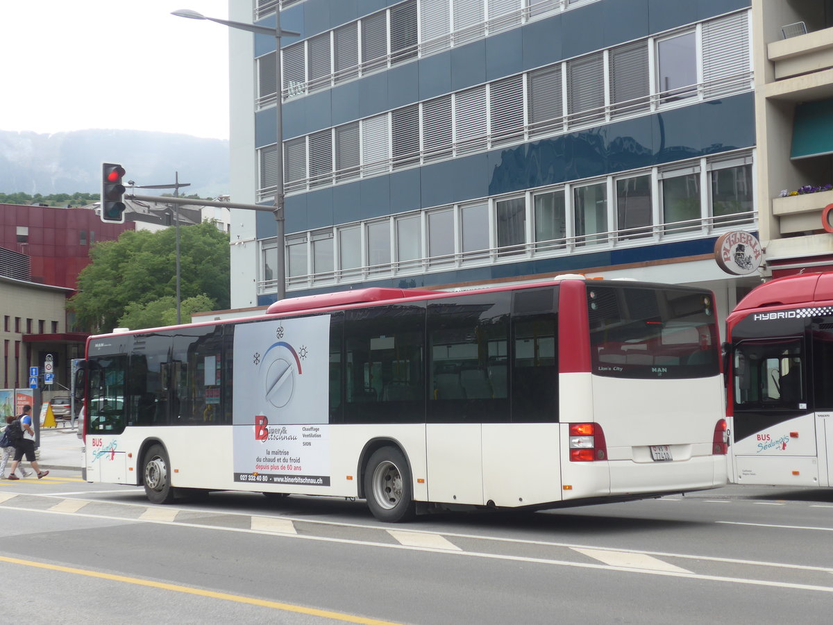 (216'701) - PostAuto Wallis - Nr. 68/VS 77'410 - MAN (ex Lathion, Sion Nr. 68) am 2. Mai 2020 beim Bahnhof Sion