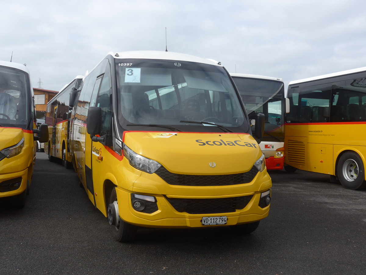 (216'744) - CarPostal Ouest - VD 112'794 - Iveco/UNVI am 3. Mai 2020 in Kerzers, Interbus